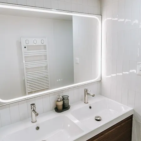 La Parenthese Maisonneuve Apartment *